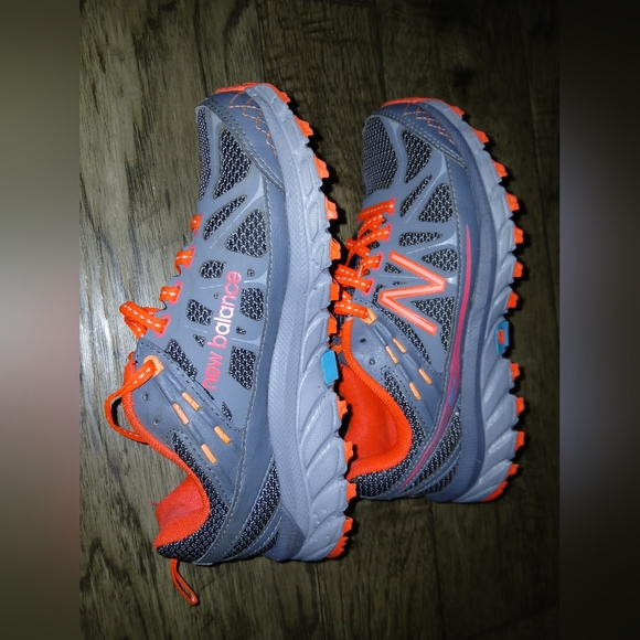 New Balance 610v4 Women’s Trail Running Sneakers - Picture 4 of 13